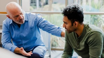 psychologist doing psychotherapy